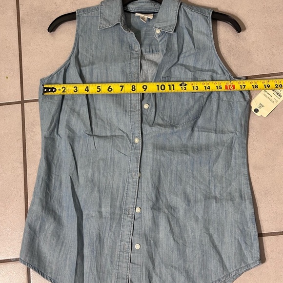 St. Johns Bay Women Denim Chambray Top Sleeveless Button Front XS - Picture 8 of 8